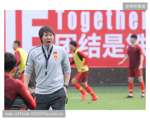 吉林队新秀杨腾飞已进入常规轮换,其防守拼抢态度赢得教练组信任。 吉林队新秀杨腾飞已进入常规轮换,其防守拼抢态度赢得教练组信任。